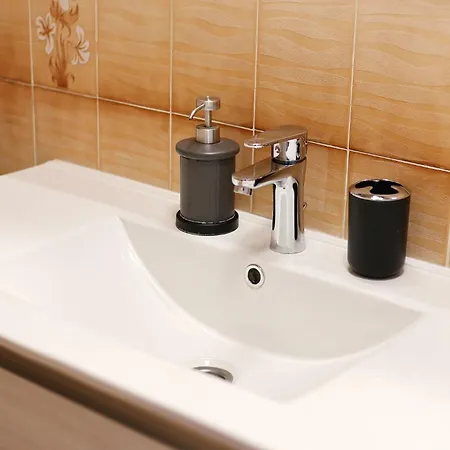 Saphron Apartament *