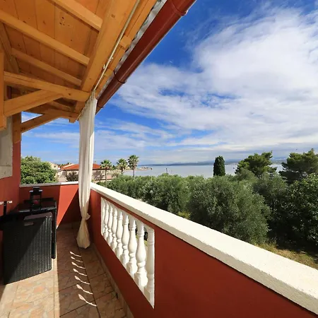 Saphron Apartament *