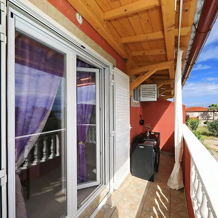 Saphron Apartament *