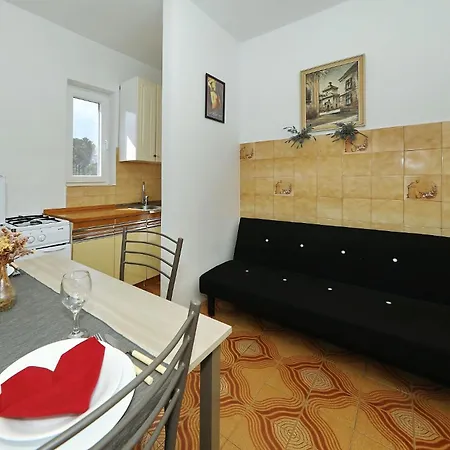 Saphron Apartment *