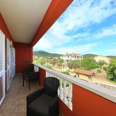 Saphron Apartment *