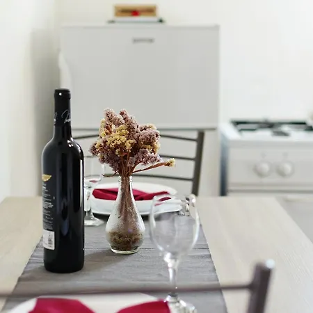 Saphron Apartment *