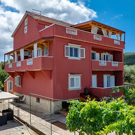 Saphron Apartment *